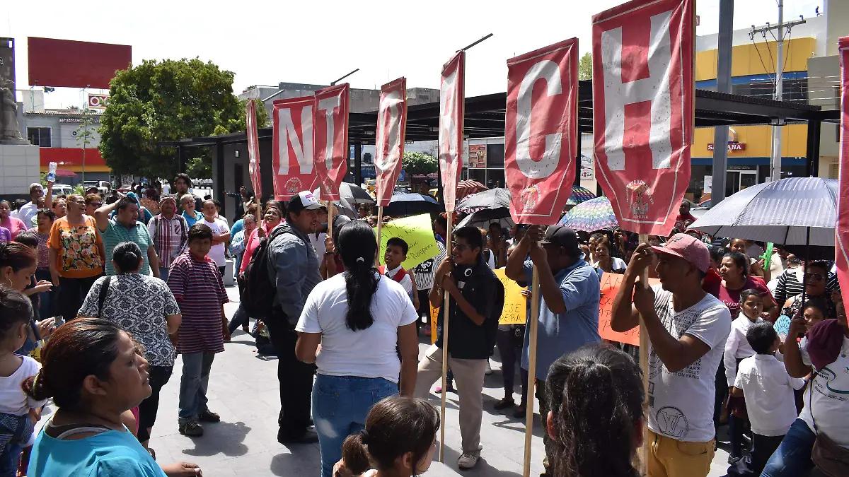 jul1-1 manifestación antorchistas